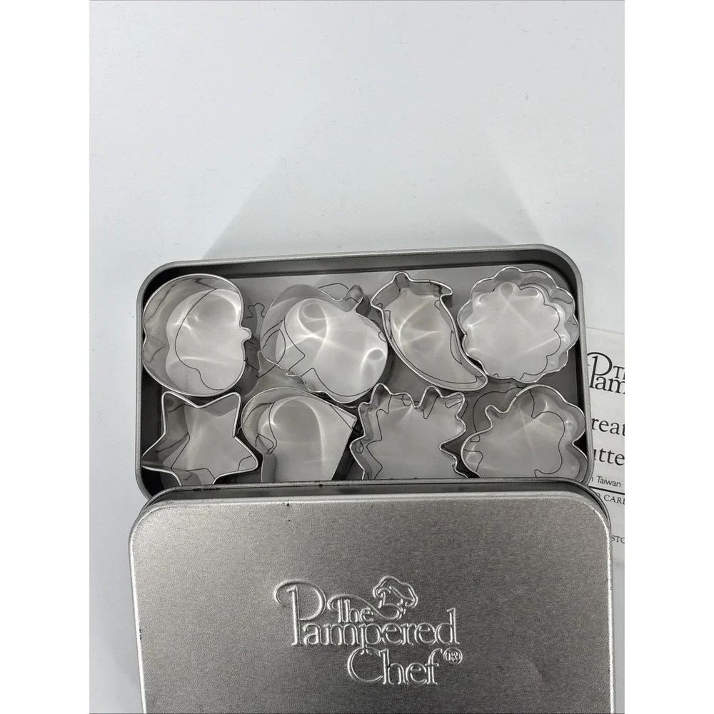 The Pampered Chef Creative Cutters Set